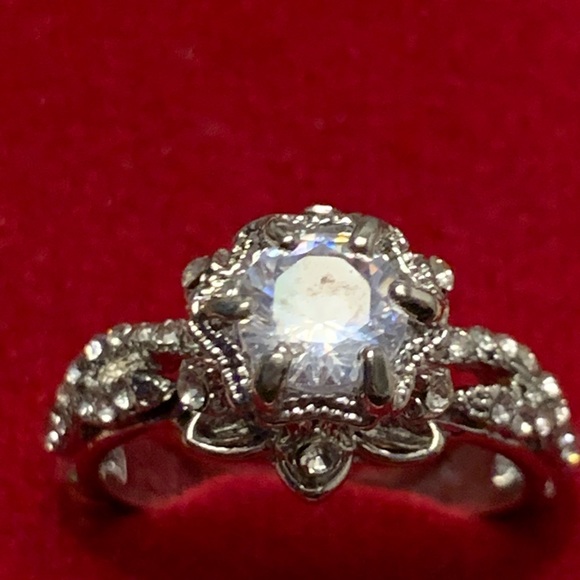 Beautiful Diamond ring. - Picture 7 of 11